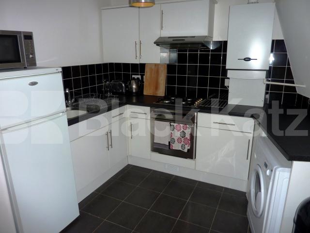 			MINS TO POTOBELLO ROAD MARKET!, 1 Bedroom, 1 bath, 1 reception Flat			 Portobello Road, NOTTINGHILL/LADBROKE GROVE